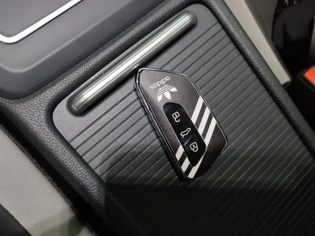 Volkswagen Golf 2024 из CN, фото 5