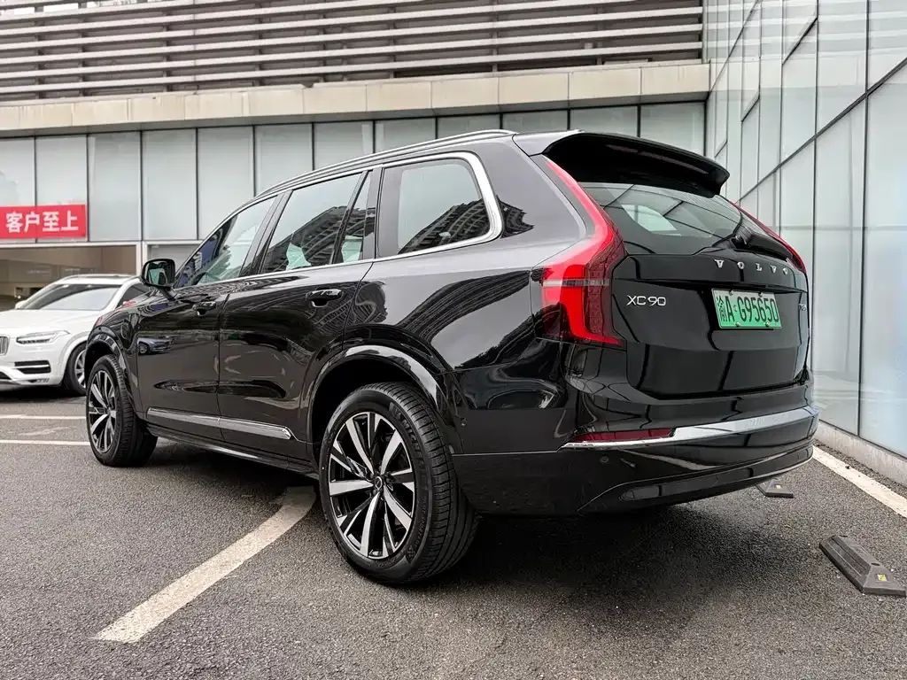 Volvo XC90 PHEV — фото 9