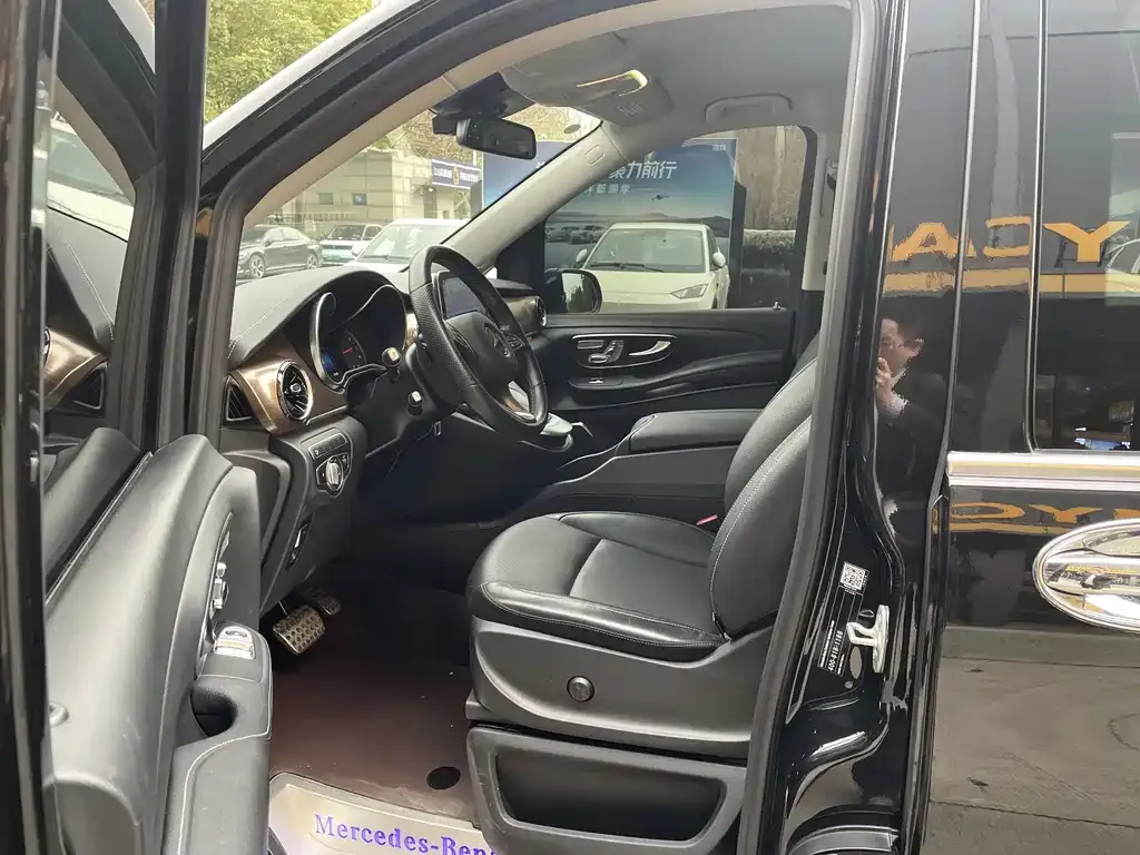 Mercedes-Benz V-Class 2023 из CN, фото 2