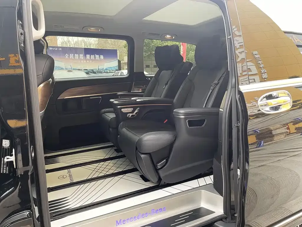 Mercedes-Benz V-Class 2023 из CN, фото 6