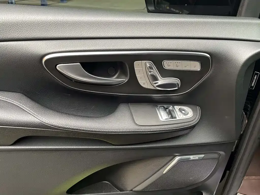 Mercedes-Benz V-Class 2023 из CN, фото 4