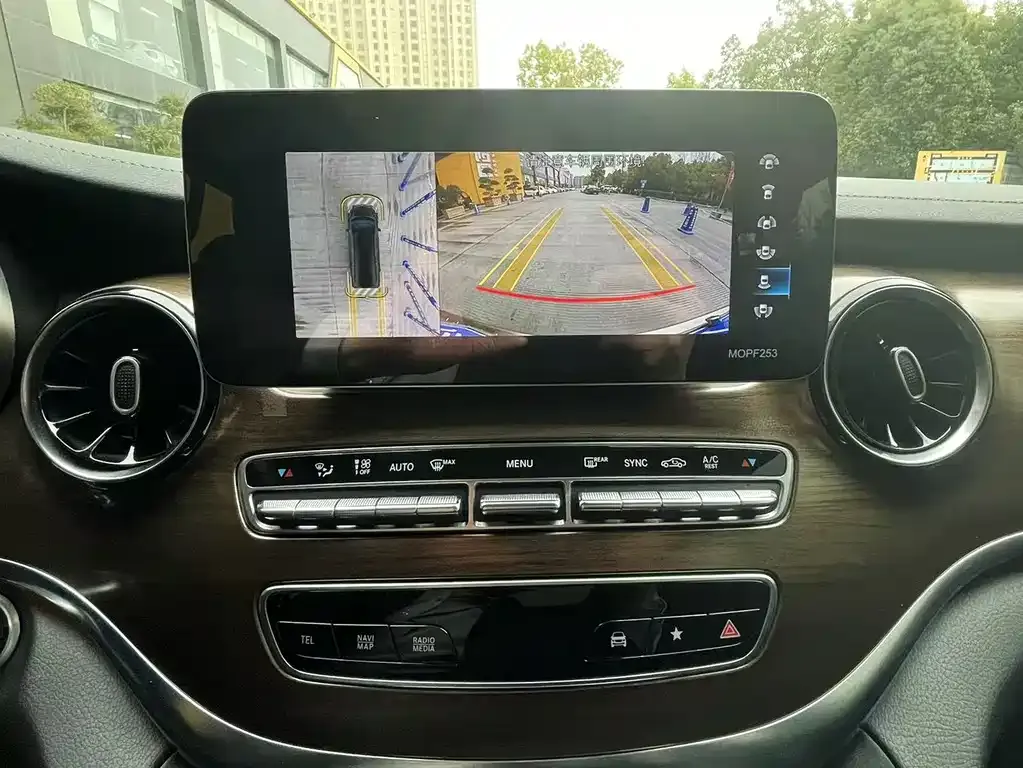 Mercedes-Benz V-Class 2023 из CN, фото 10