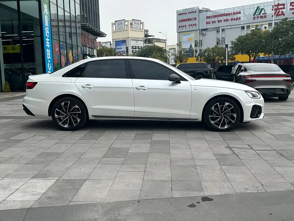 Audi A4L 2023 из CN, фото 8