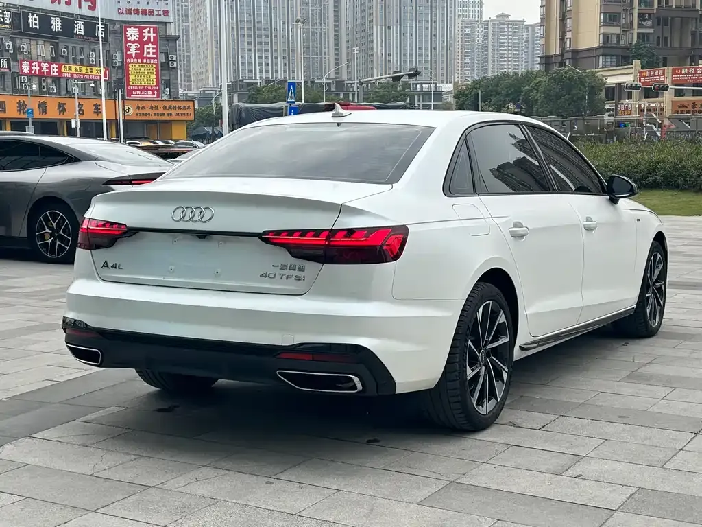 Audi A4L 2023 из CN, фото 2