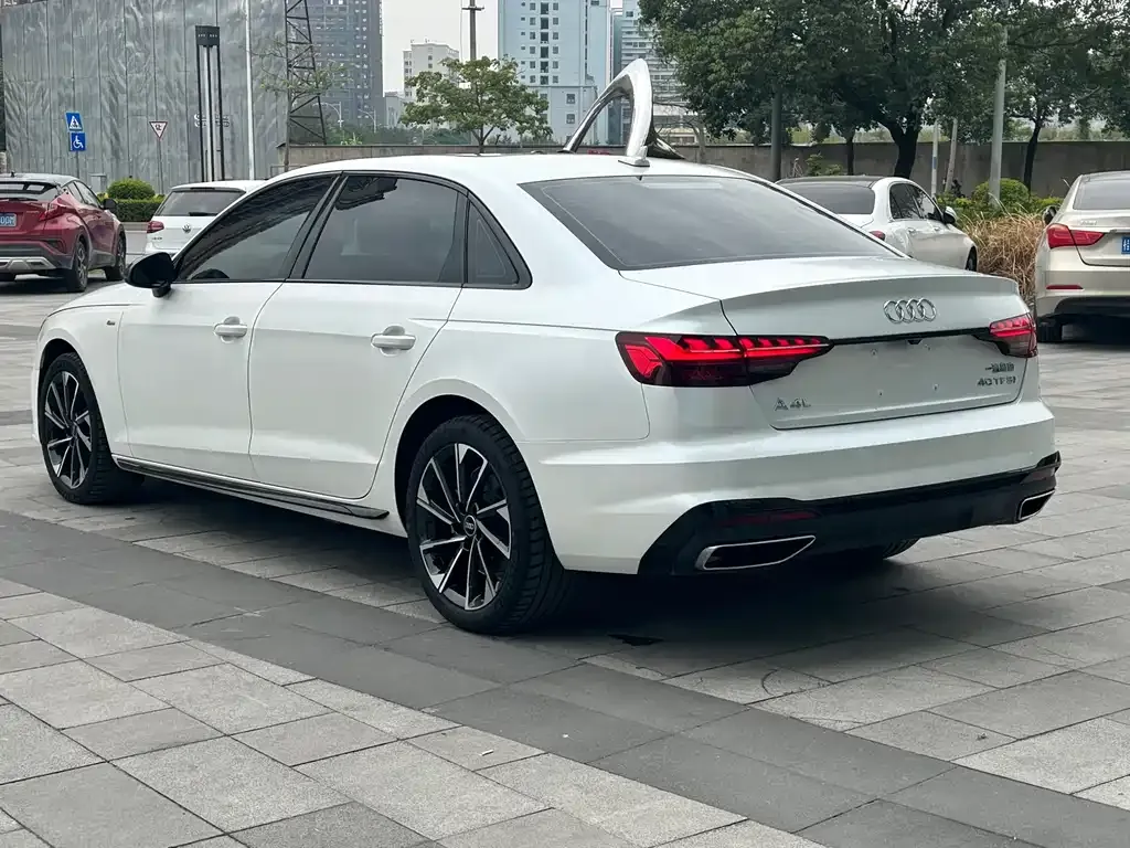 Audi A4L 2023 из CN, фото 9
