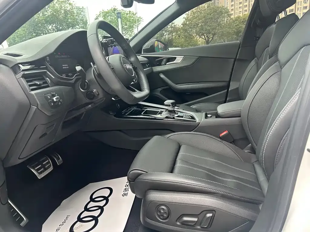 Audi A4L 2023 из CN, фото 6