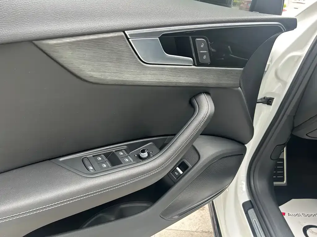 Audi A4L 2023 из CN, фото 10