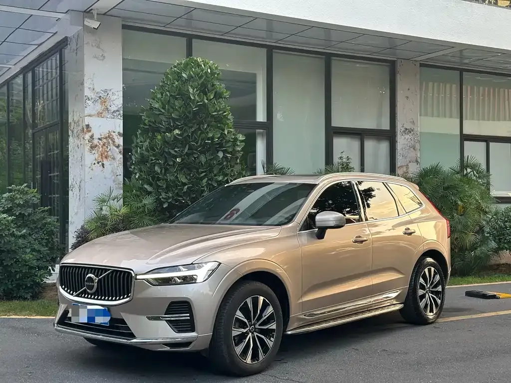 Volvo XC60 — фото 1