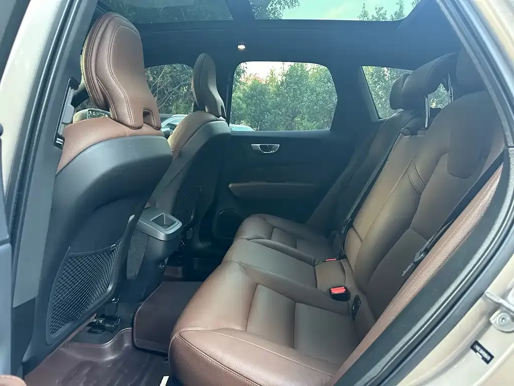 Volvo XC60 — фото 2