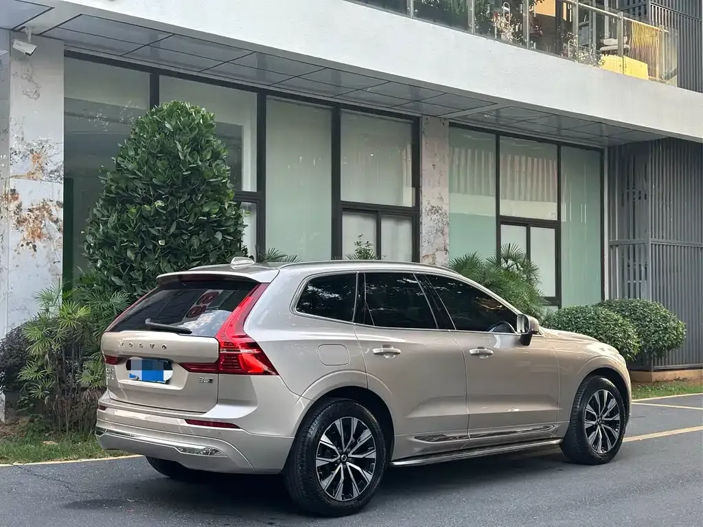 Volvo XC60 — фото 9
