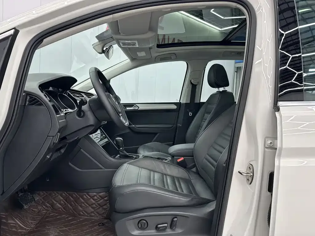 Volkswagen Touran 2021 из CN, фото 5
