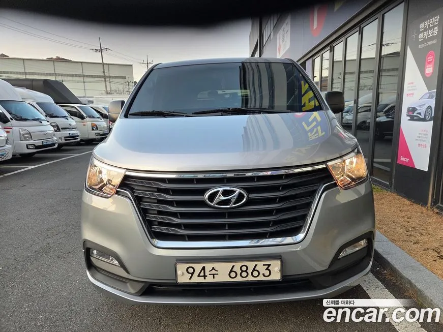 Hyundai Starex — фото 1