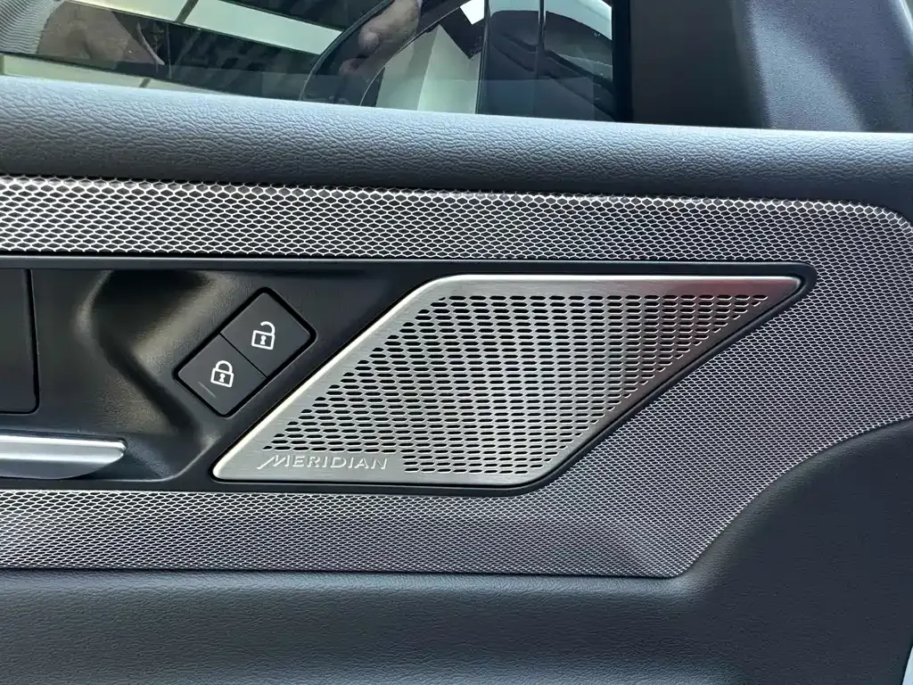 Jaguar XEL 2025 из CN, фото 10