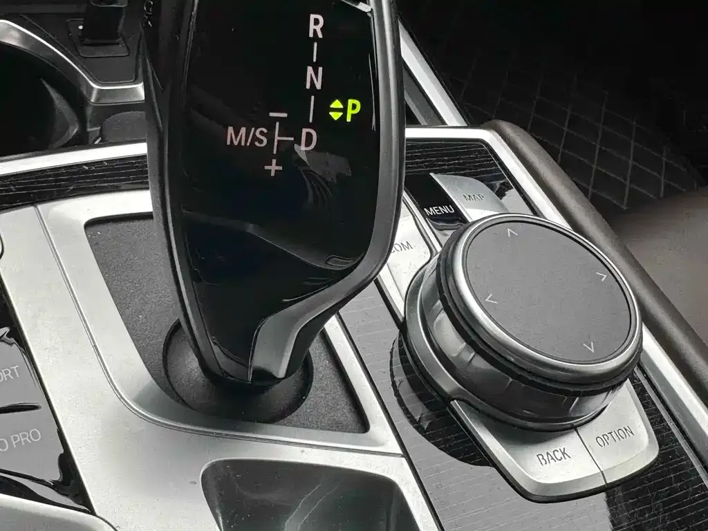 BMW 7 Series 2021 из CN, фото 9