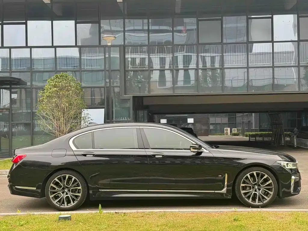 BMW 7 Series 2021 из CN, фото 8