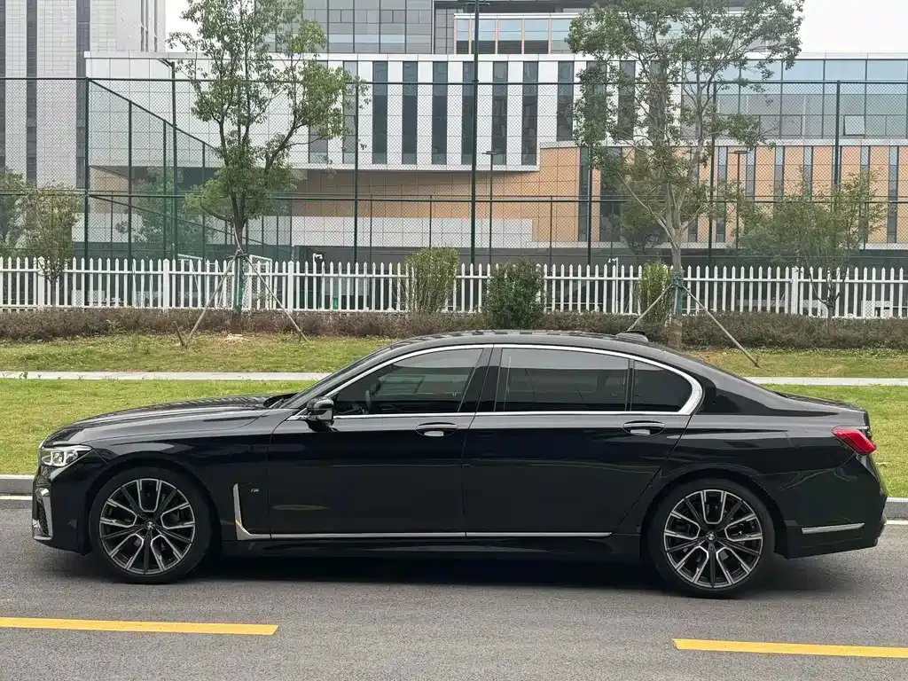 BMW 7 Series 2021 из CN, фото 7