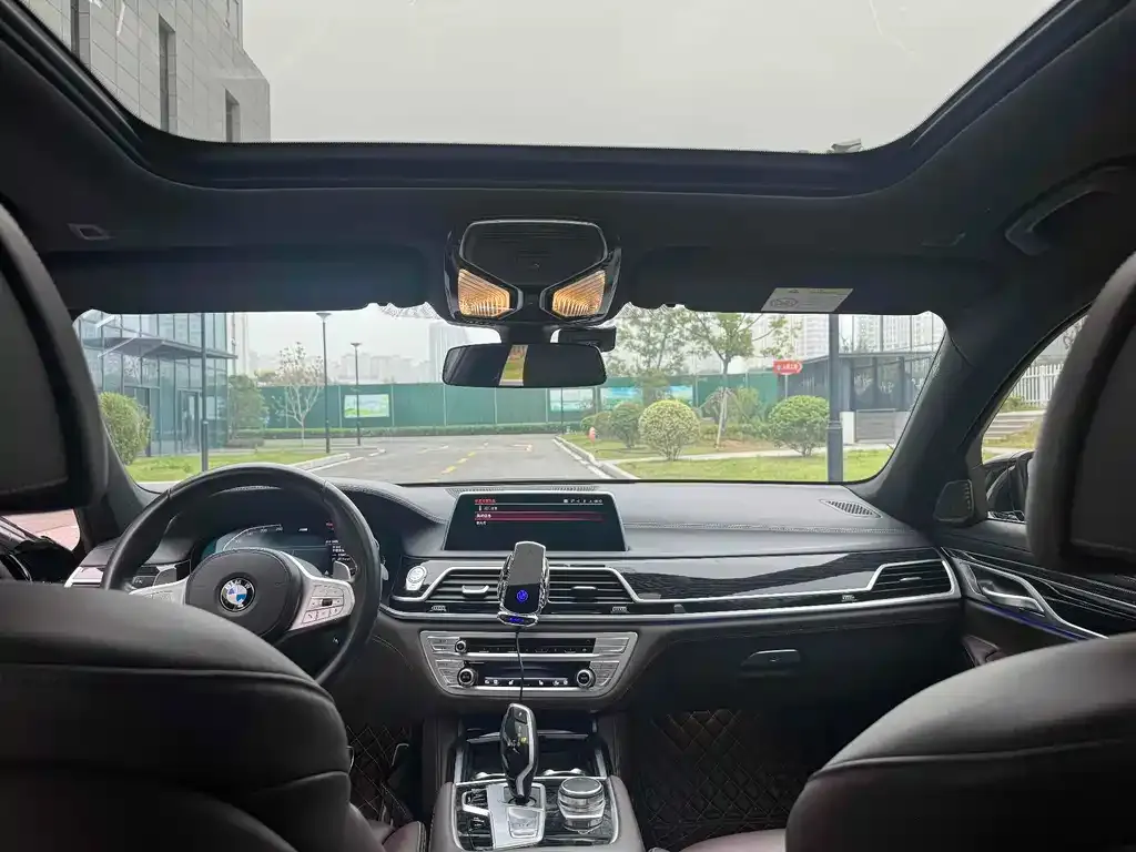BMW 7 Series 2021 из CN, фото 6