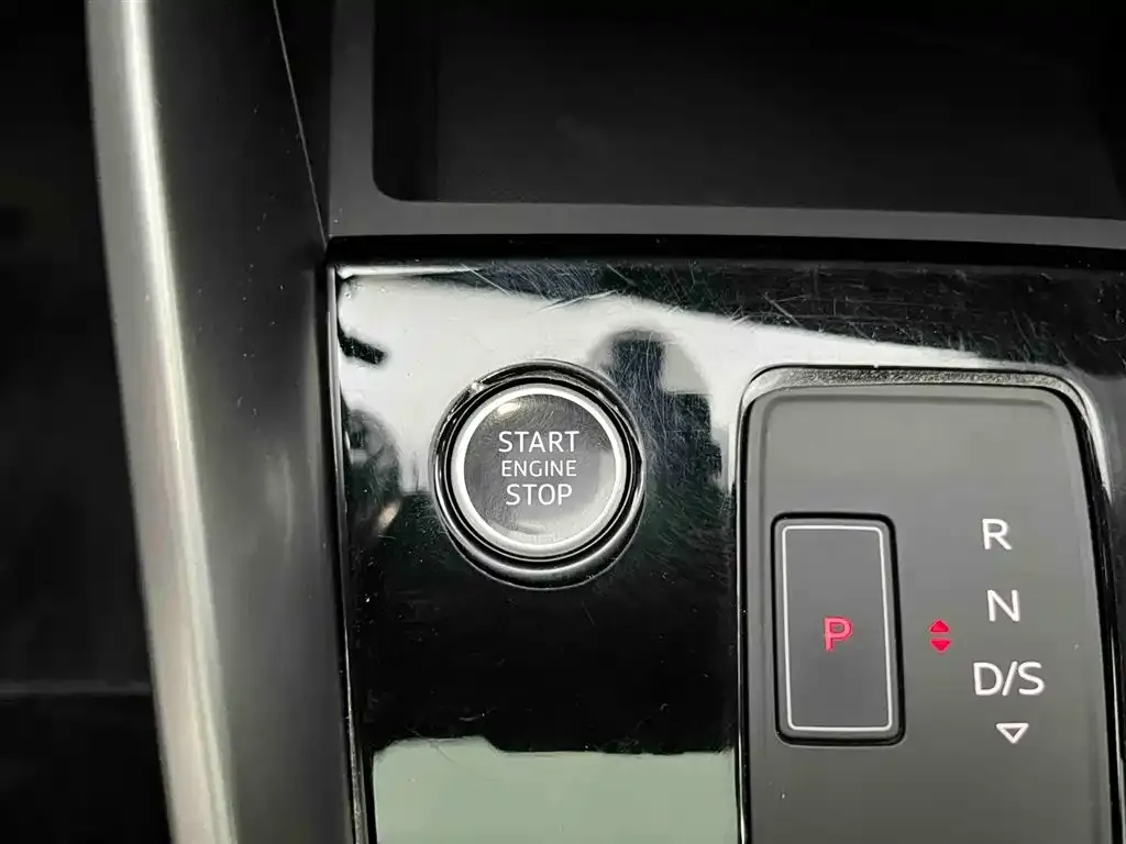Audi A3 2023 из CN, фото 2