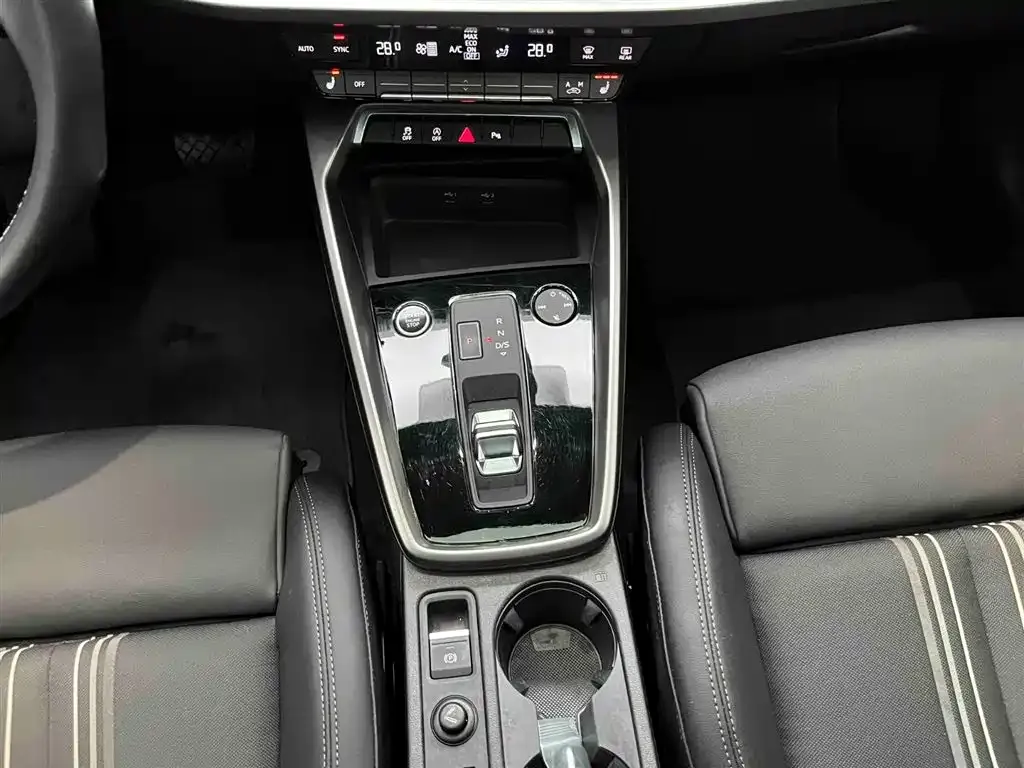 Audi A3 2023 из CN, фото 4