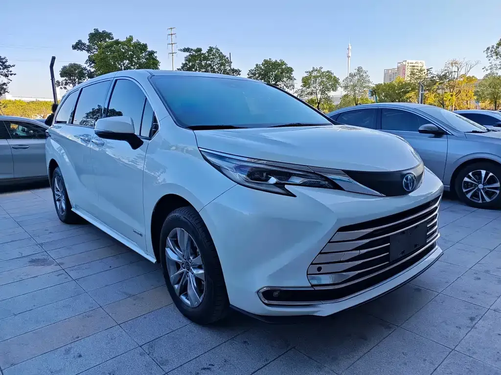 Toyota Sienna 2023 из CN, фото 6