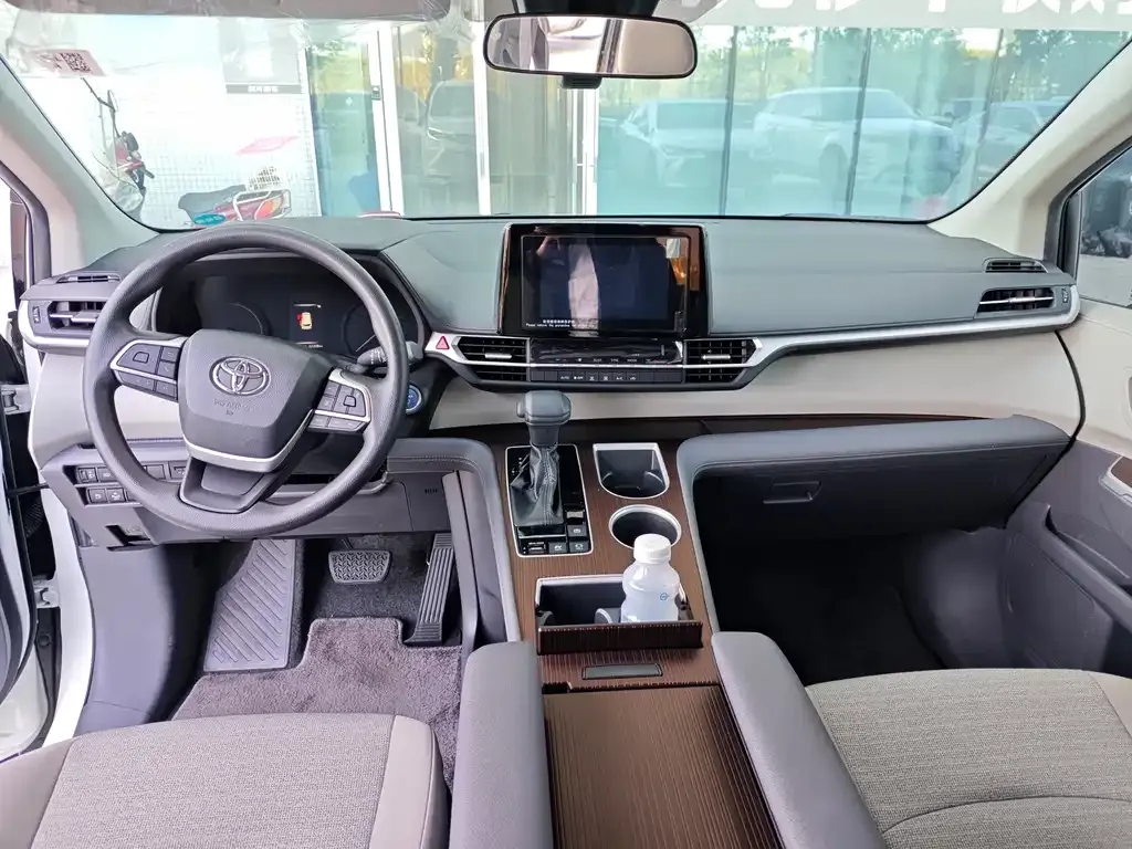 Toyota Sienna 2023 из CN, фото 8
