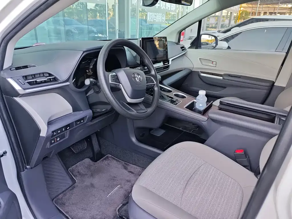 Toyota Sienna 2023 из CN, фото 7