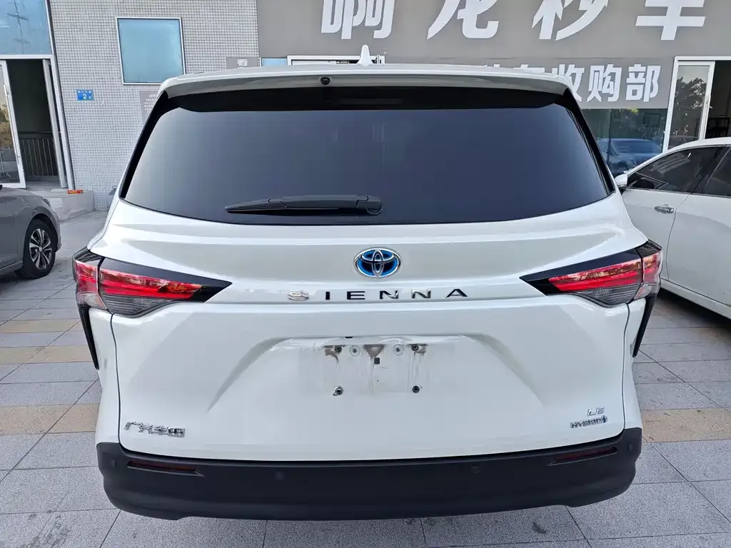Toyota Sienna 2023 из CN, фото 4