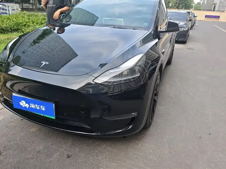 Tesla Model Y — фото 1