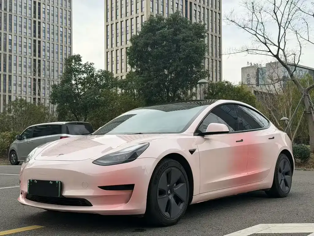 Tesla Model 3 — фото 1