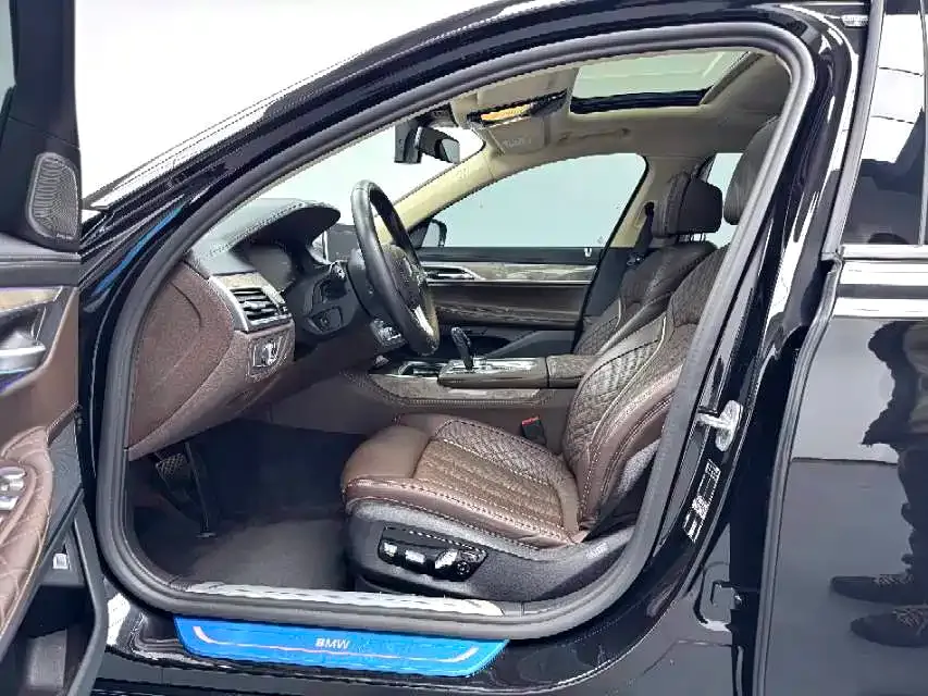 BMW 7 Series 2021 из CN, фото 9
