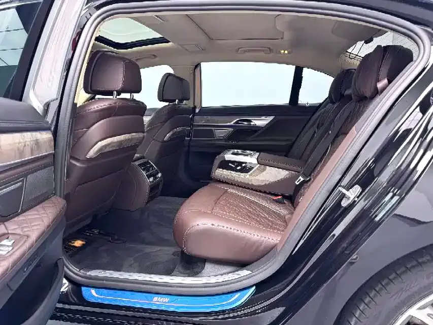 BMW 7 Series 2021 из CN, фото 6