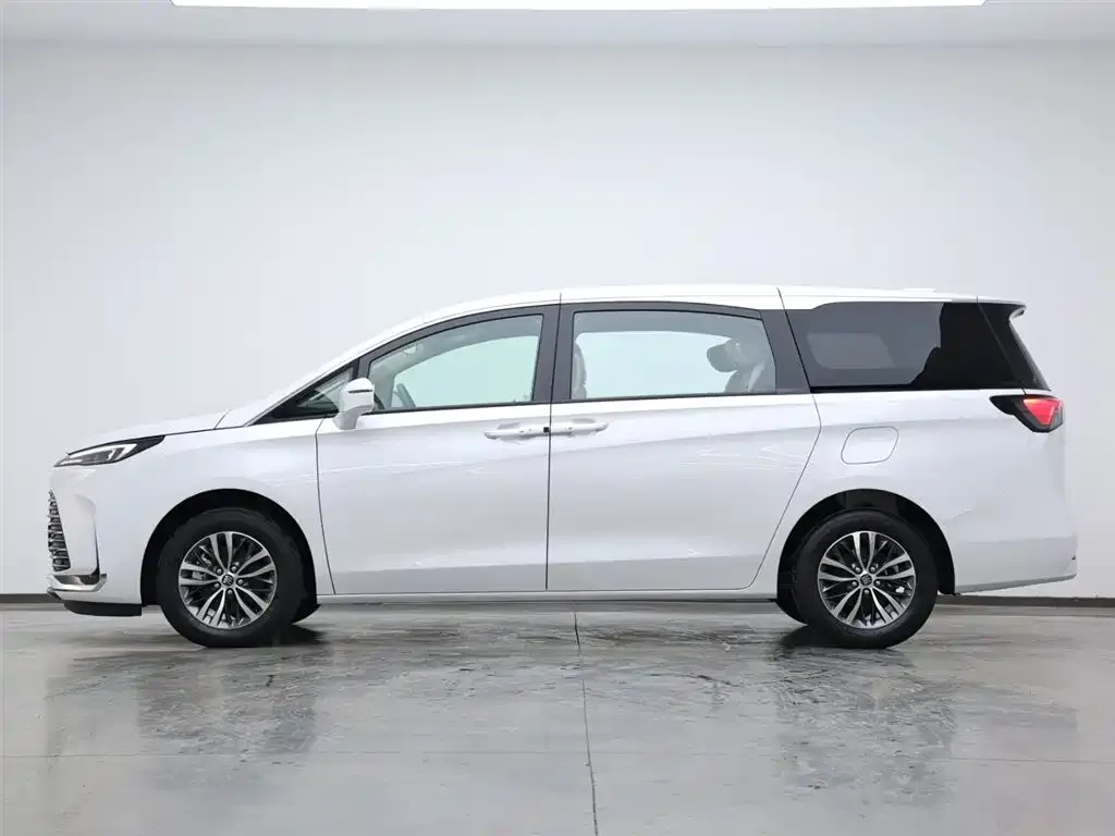 Buick GL8 2025 из CN, фото 2