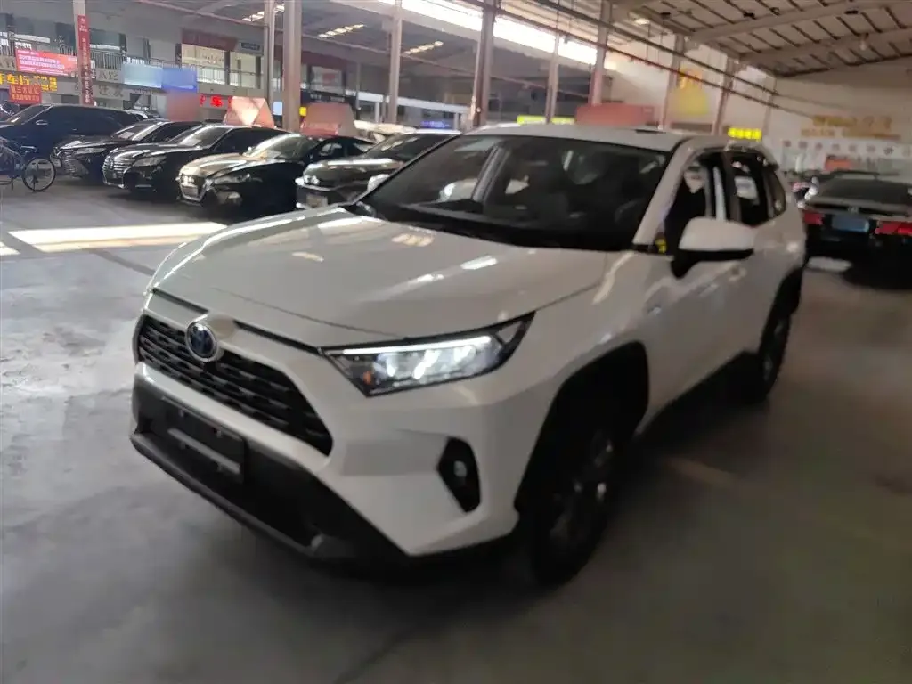 Toyota RAV4 2023 из CN, фото 2