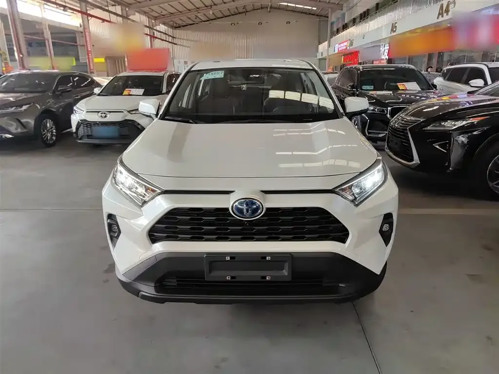Toyota RAV4 2023 из CN, фото 3