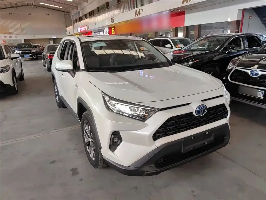 Toyota RAV4 2023 из CN, фото 4