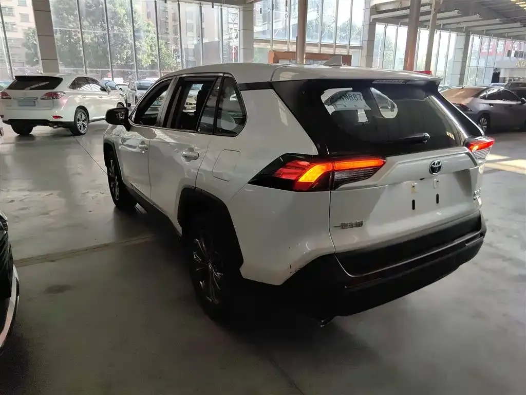 Toyota RAV4 2023 из CN, фото 5