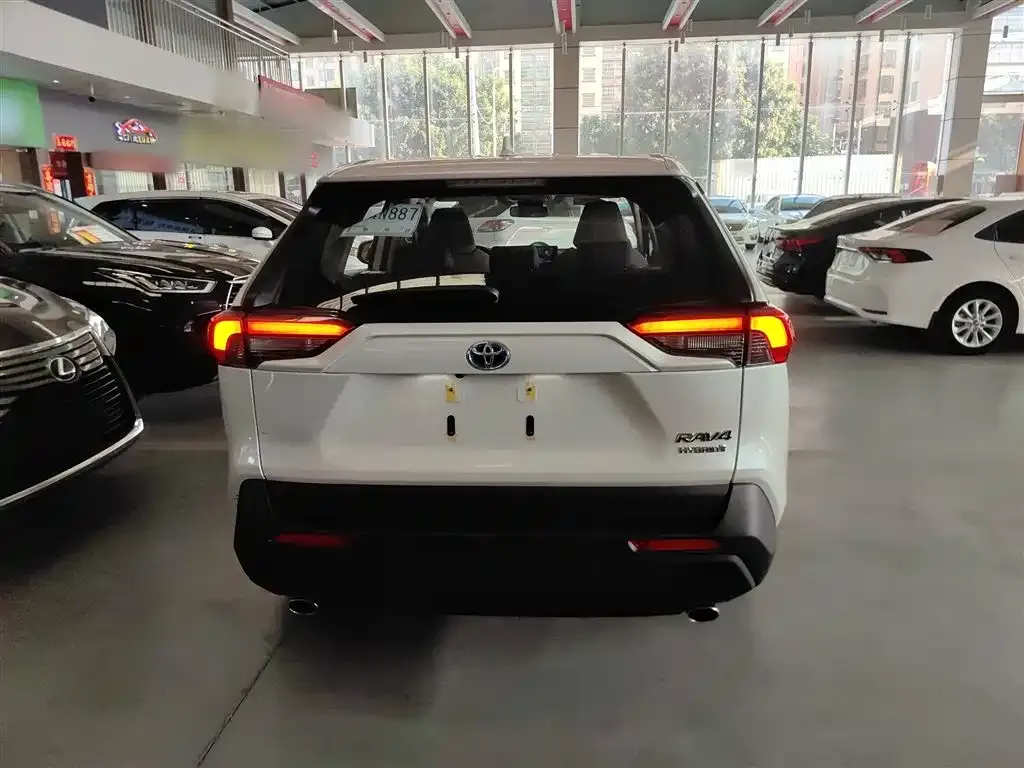 Toyota RAV4 2023 из CN, фото 6