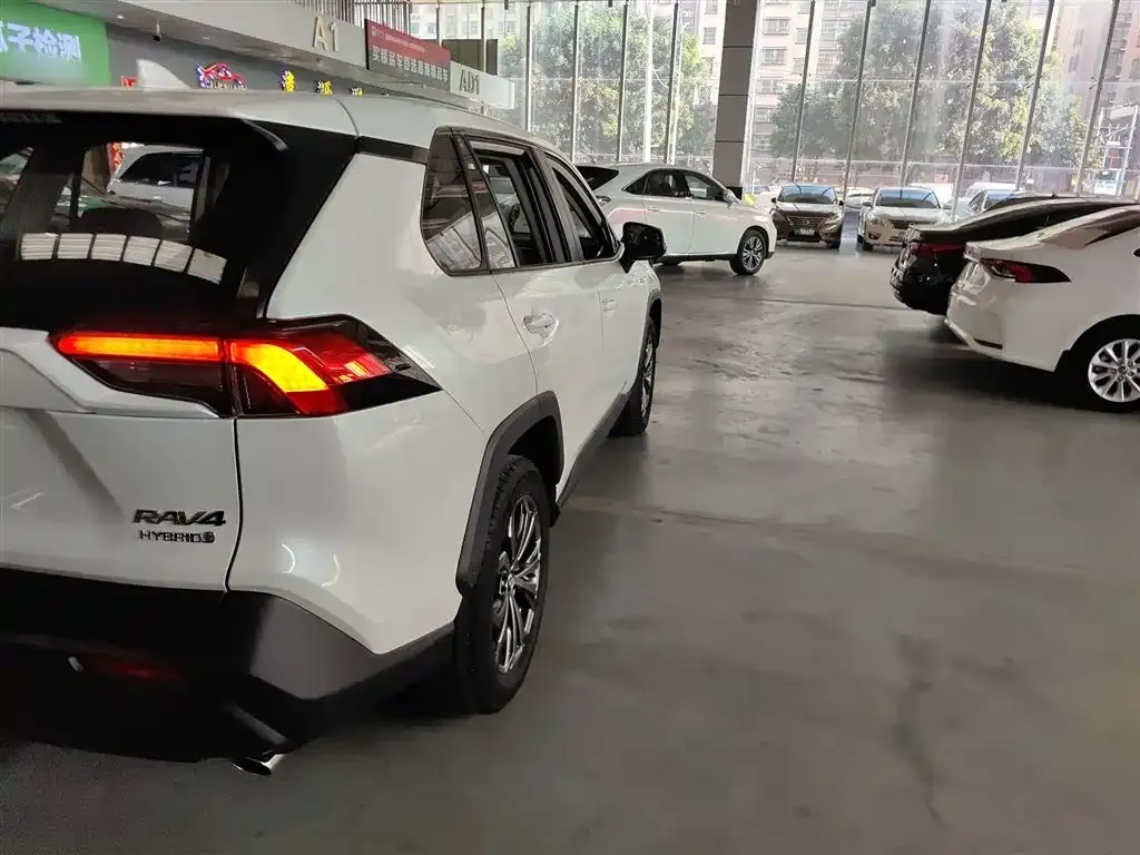 Toyota RAV4 2023 из CN, фото 8
