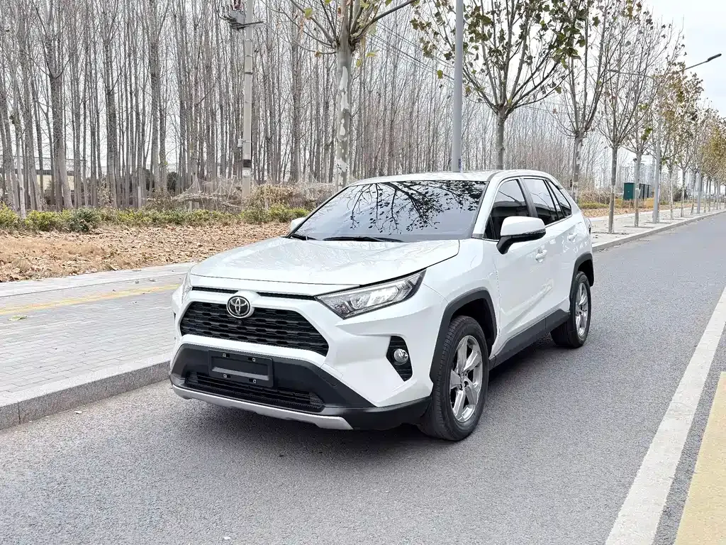 Toyota RAV4 2023 из CN, фото 1
