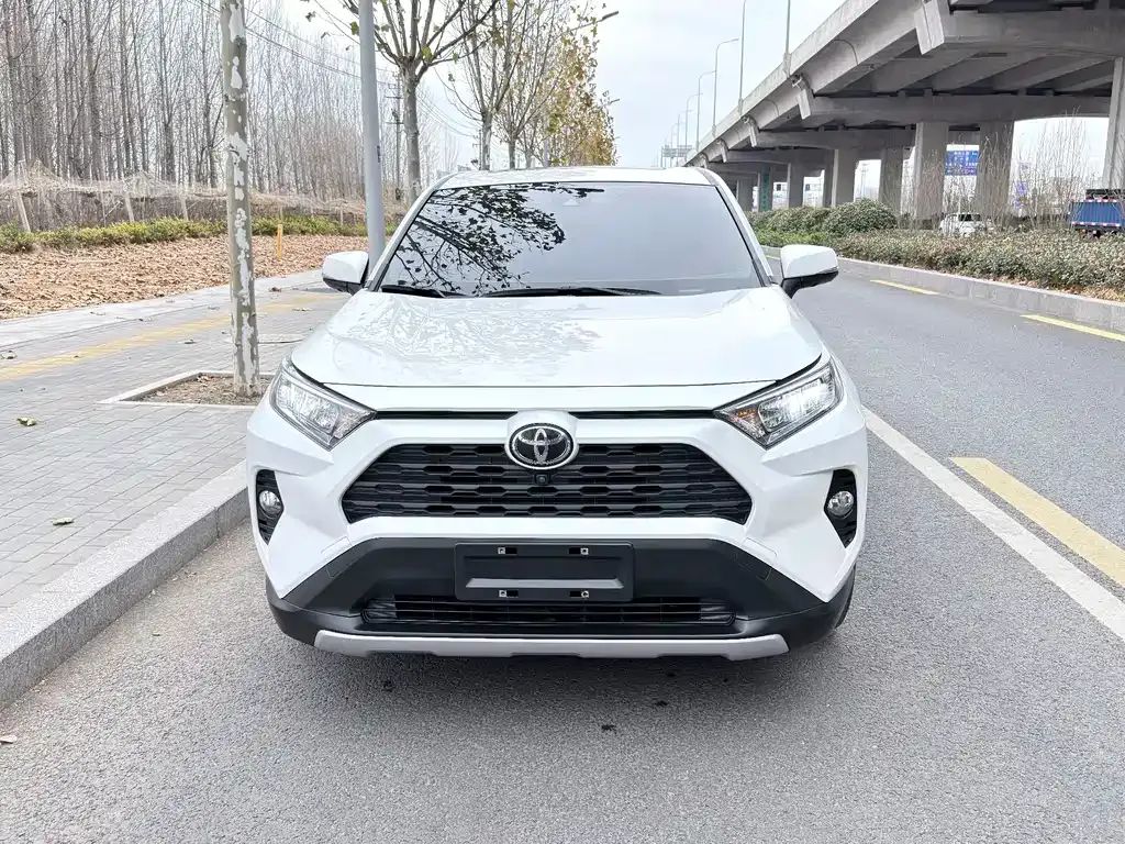 Toyota RAV4 2023 из CN, фото 10