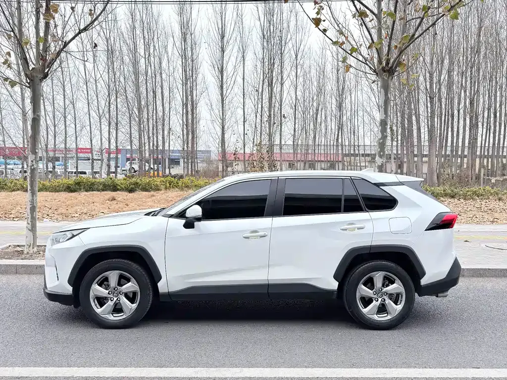 Toyota RAV4 2023 из CN, фото 9
