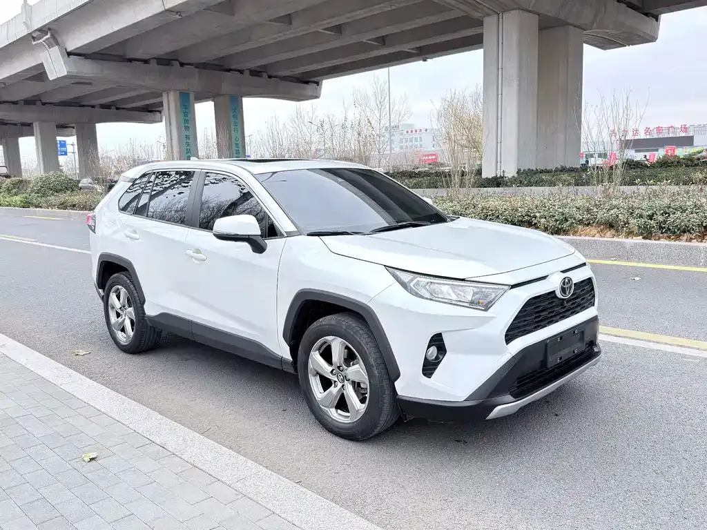 Toyota RAV4 2023 из CN, фото 8