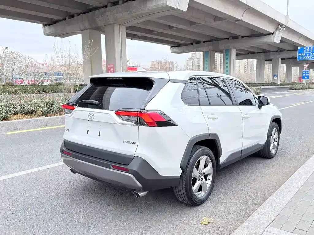 Toyota RAV4 2023 из CN, фото 6
