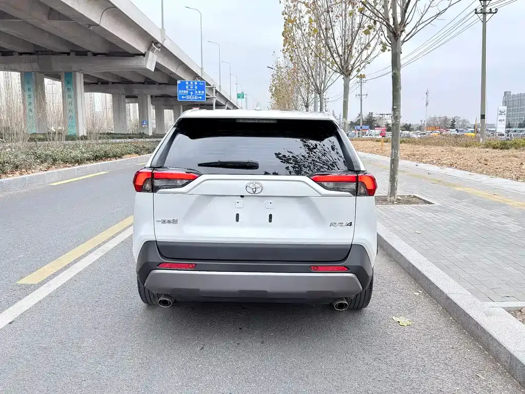 Toyota RAV4 2023 из CN, фото 5