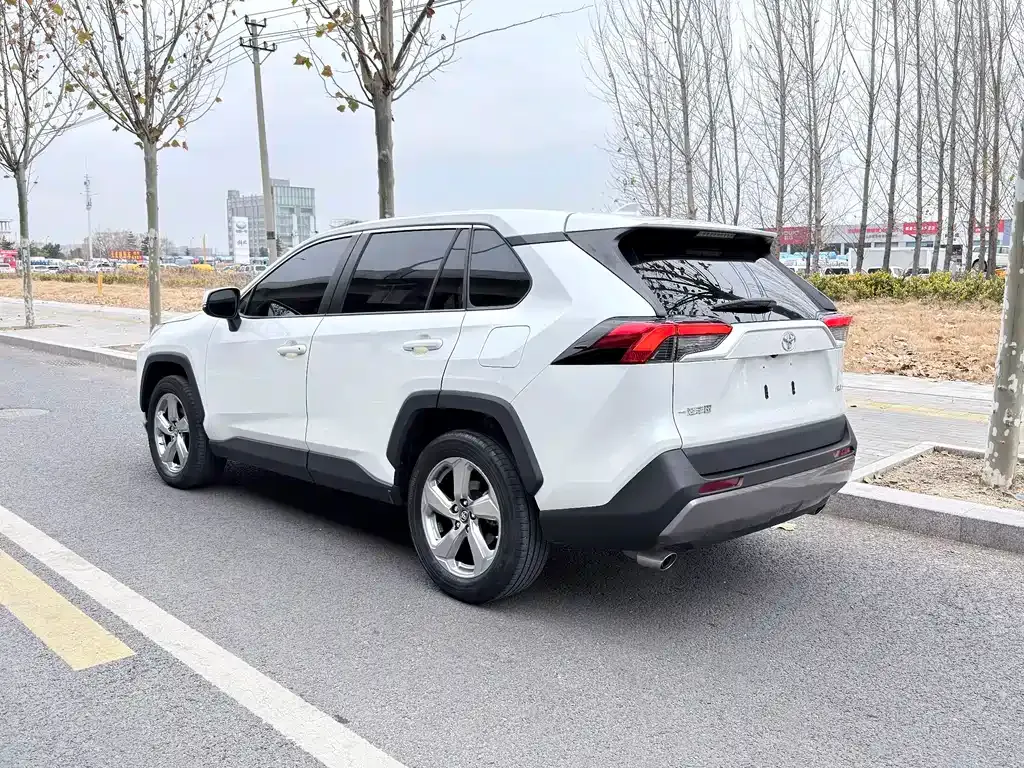 Toyota RAV4 2023 из CN, фото 7