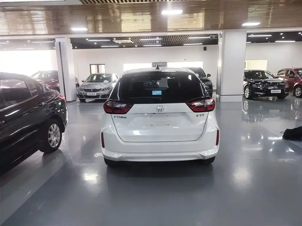 Honda Fit — фото 5