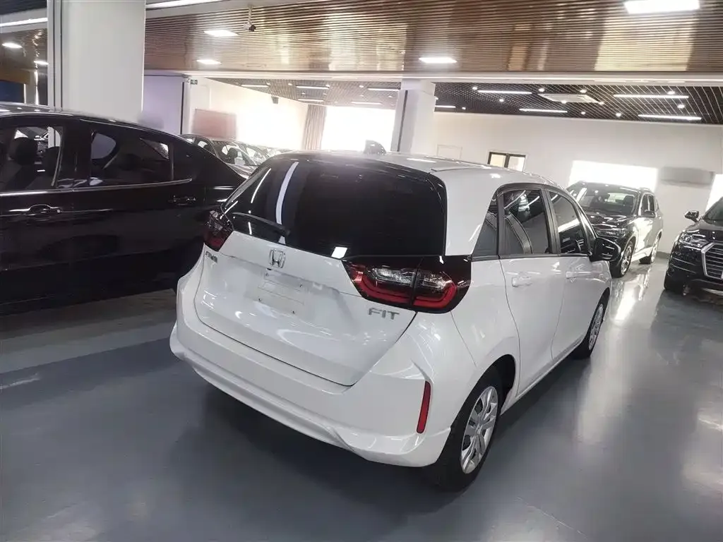 Honda Fit — фото 8