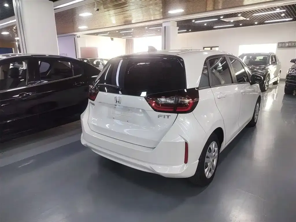 Honda Fit — фото 7