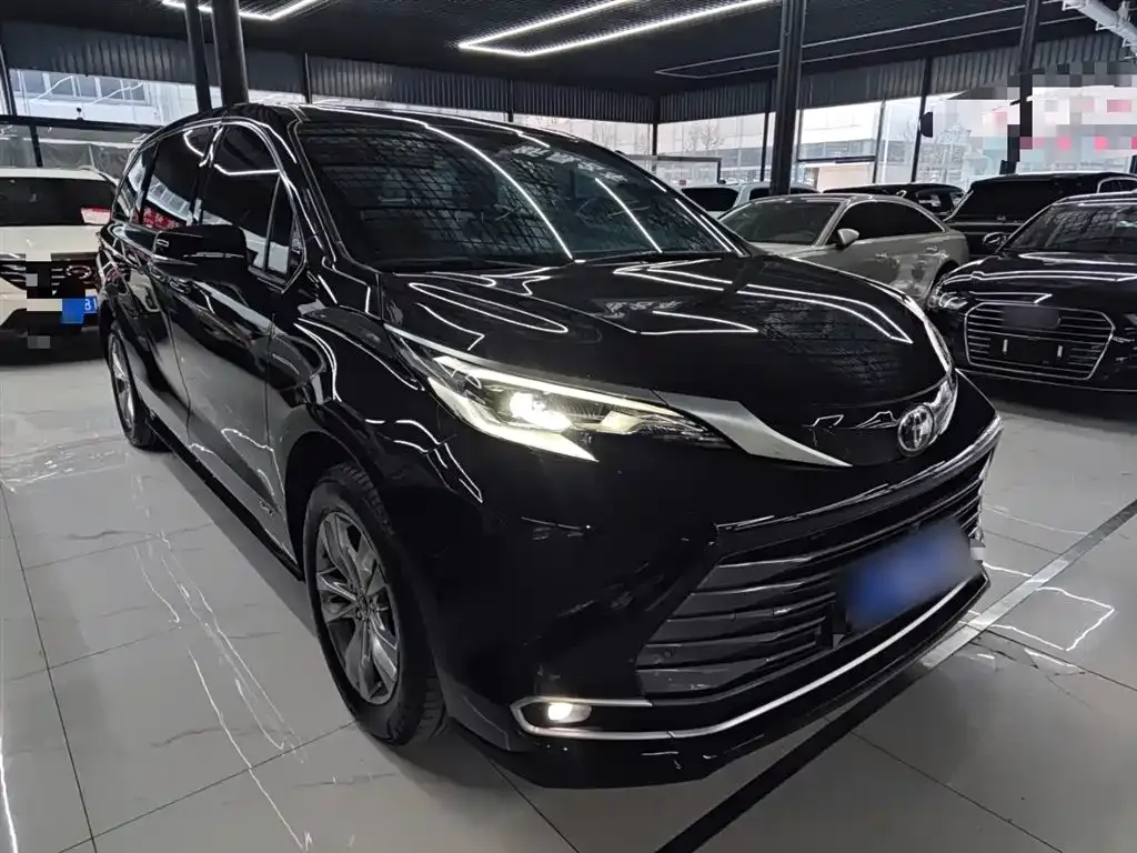 Toyota Sienna 2024 из CN, фото 3