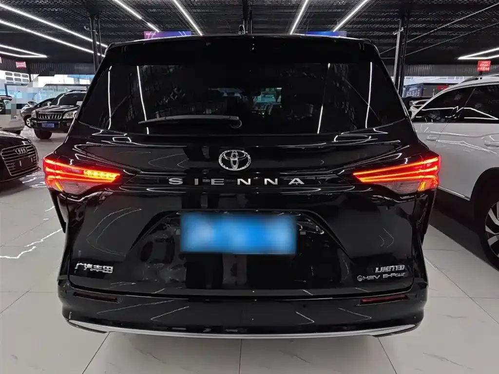 Toyota Sienna 2024 из CN, фото 2